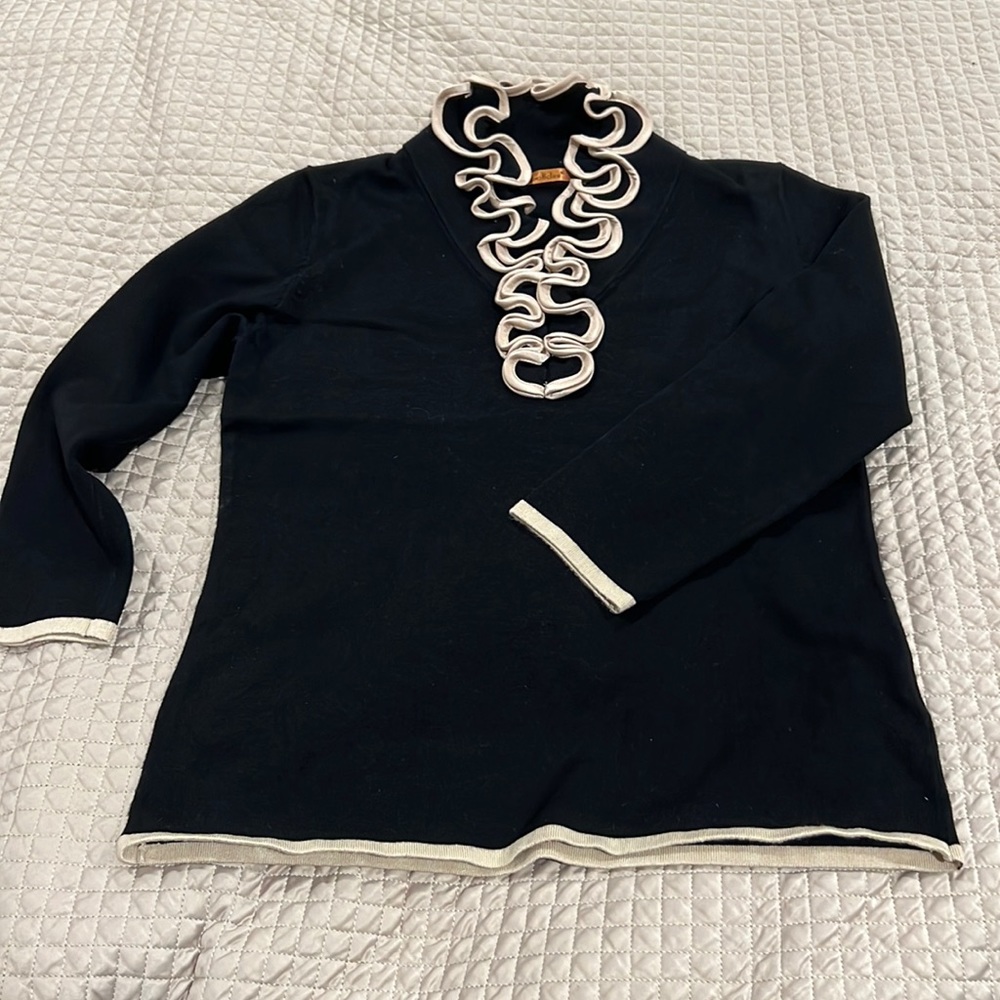 BLACK KNIT SWEATER